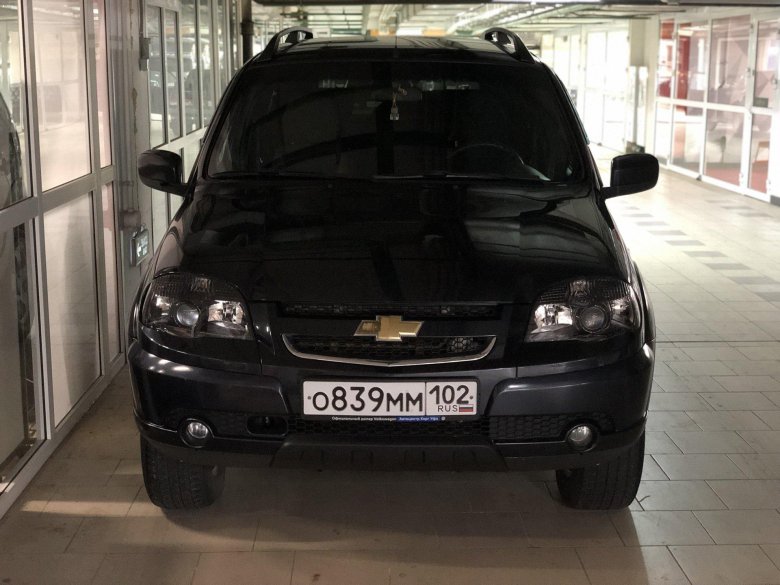 Нива шевроле черная