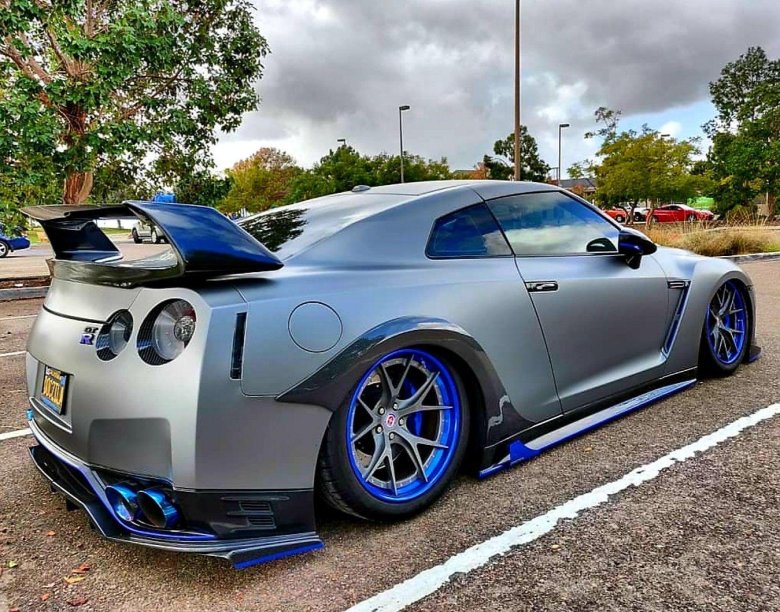 Nissan gtr 35