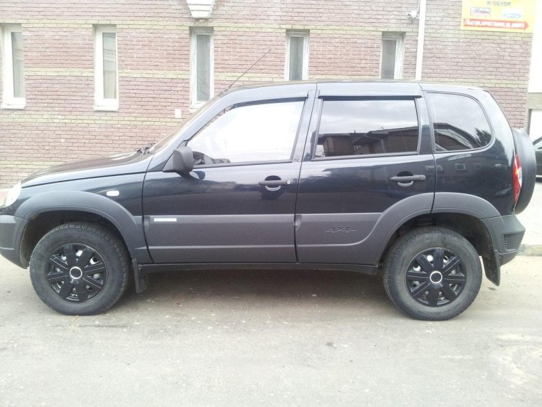 Нива шевроле черная