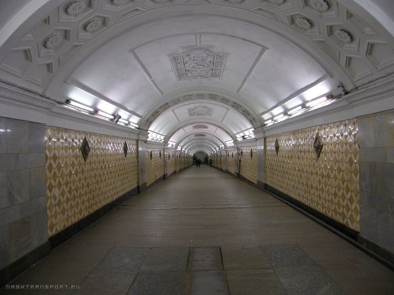 Станция метро театральная москва