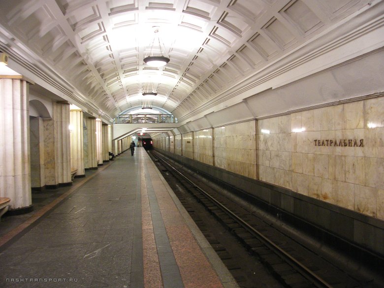 Театральная станция метро москва