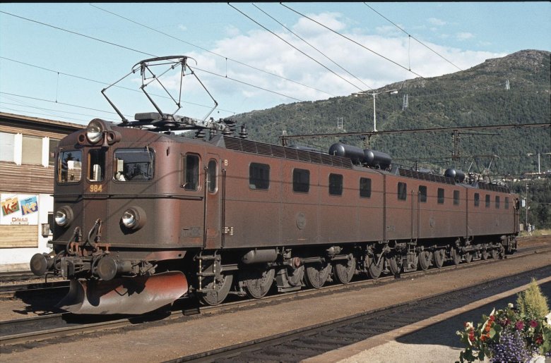 Electric locomotive