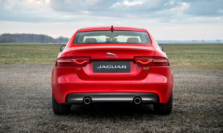 Ягуар xe 300 sport