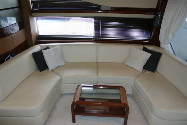 Яхта принцесса 68