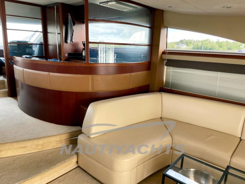 Моторная яхта