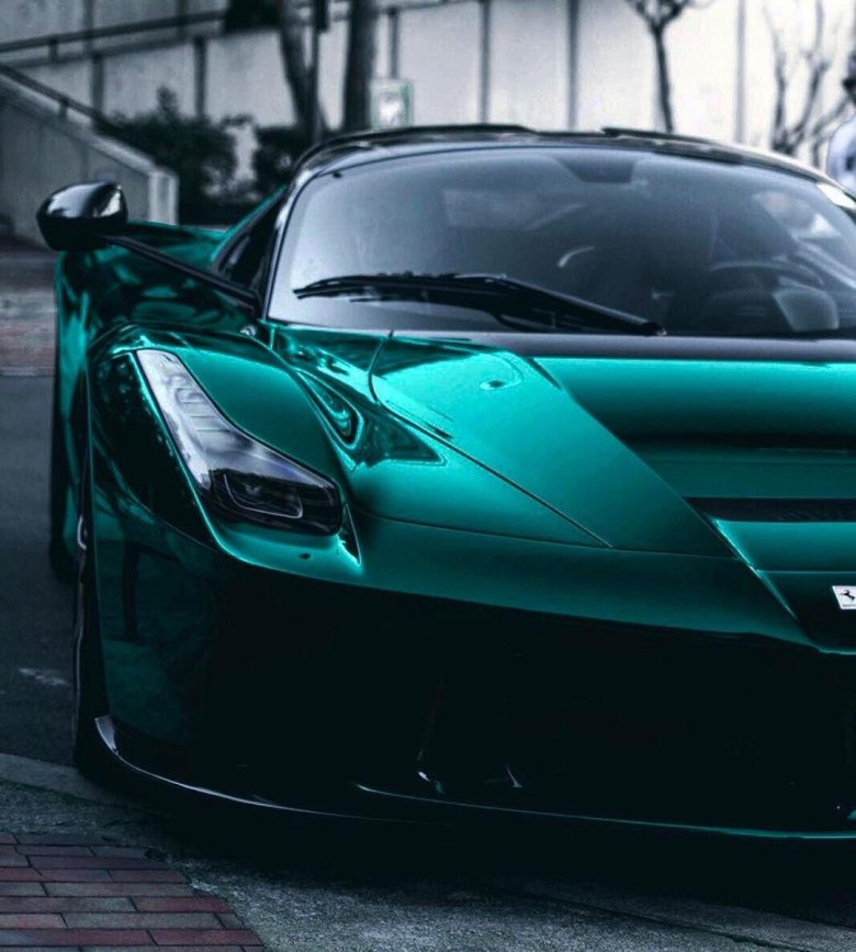 Машина ferrari laferrari