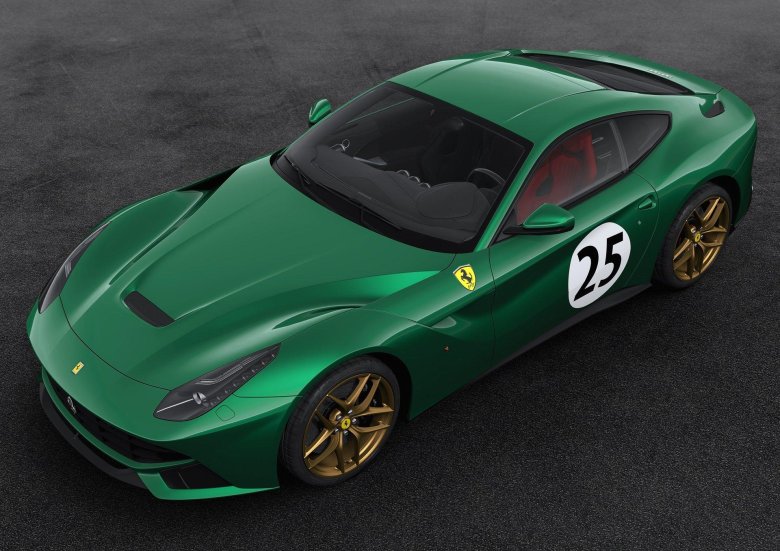 Ferrari f12 berlinetta зелёная