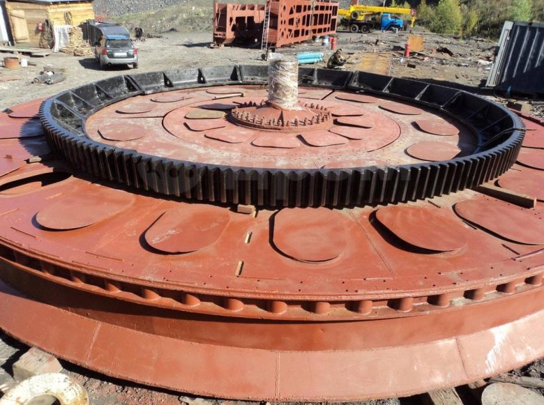 Поворотная платформа экскаватора