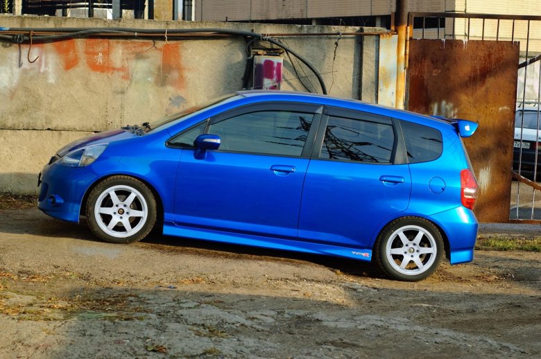 R15 honda jazz