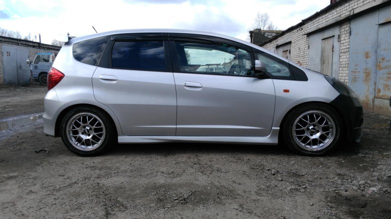 Honda fit rs r16