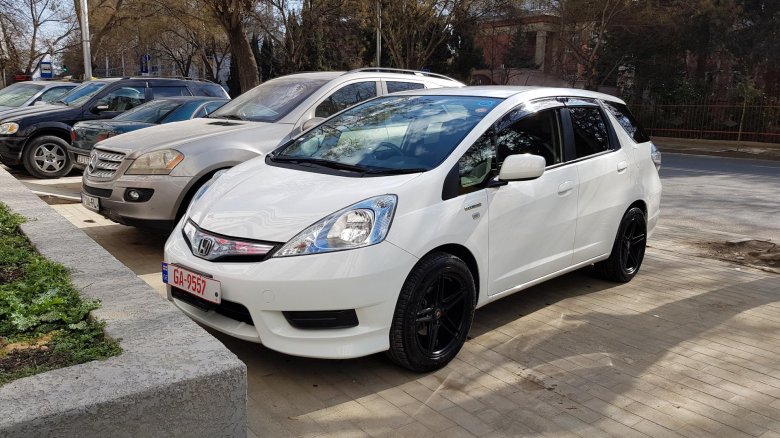 Honda fit shuttle hybrid 2011