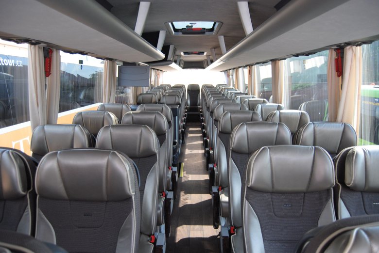 Автобус mercedes benz tourismo