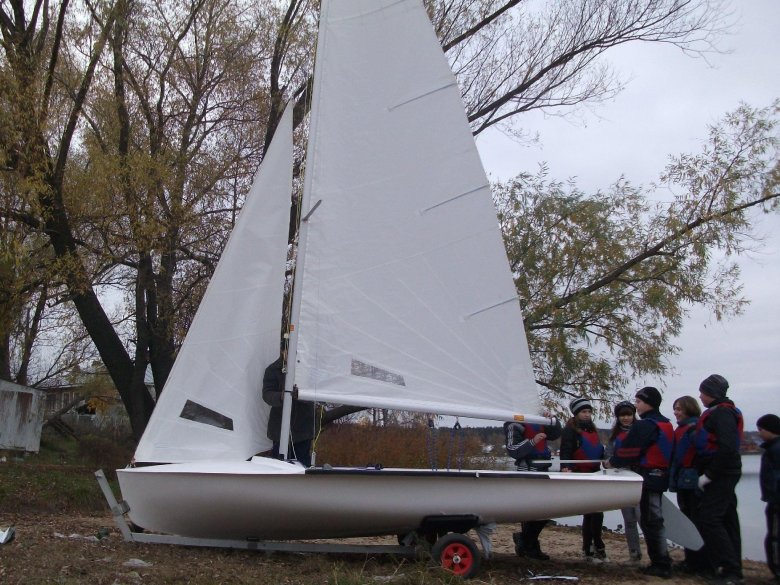 Швертбот стриж псковская лодочная верфь