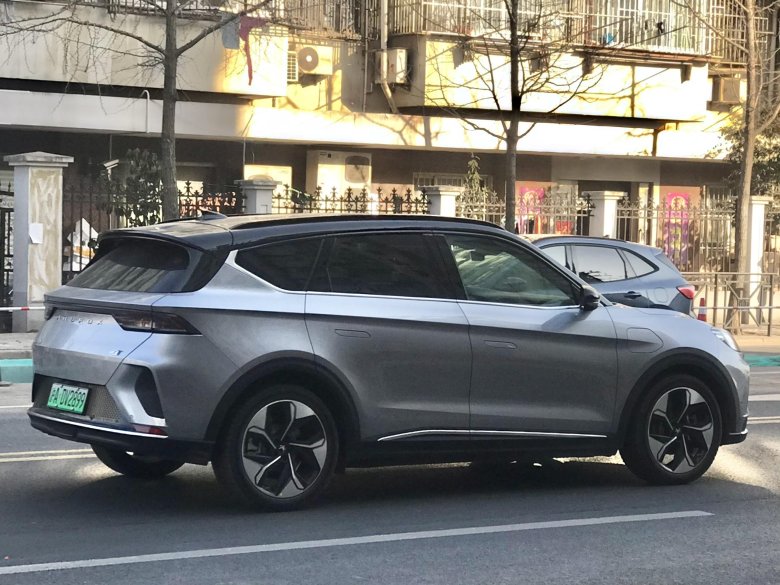 Китайский электромобиль hiphi x