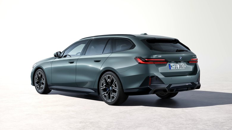 Бмв универсал 2023