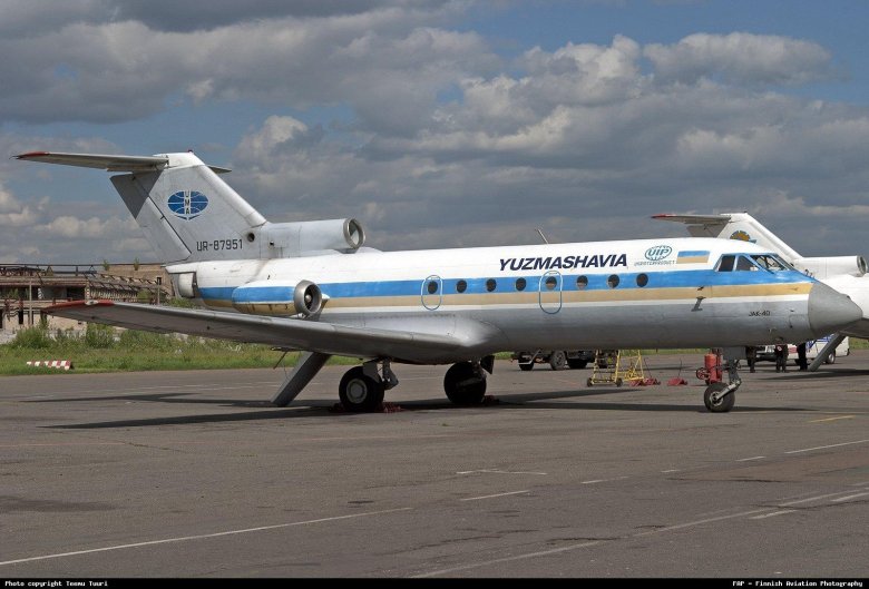 Як 40 пассажирский самолет
