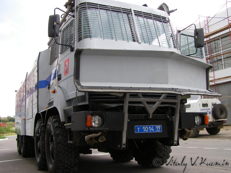 Урал-532362 \ лавина-ураган\ - бронированный водометный спецавтомобиль