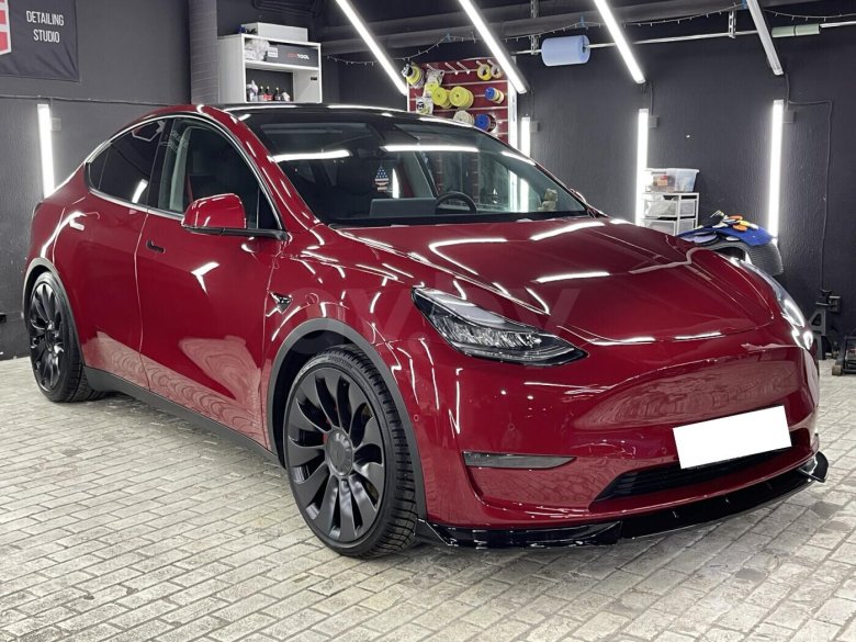 Красная тесла