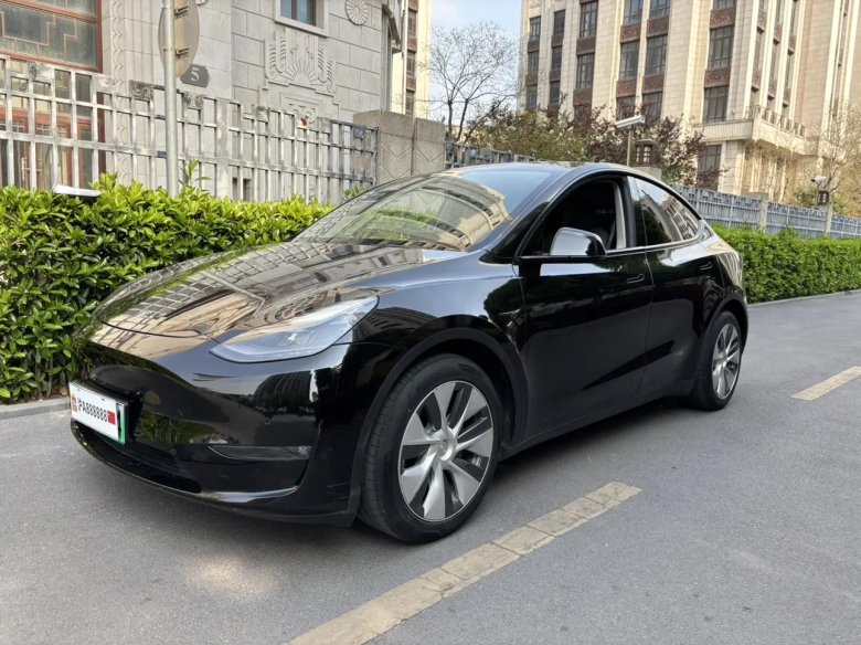 Автомобиль tesla