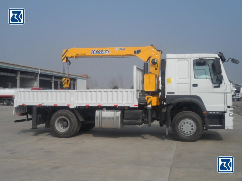 Грузовик с краном