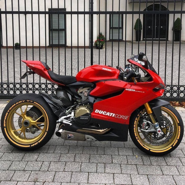 Мотоцикл дукати 899