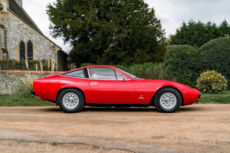 Автомобиль ferrari