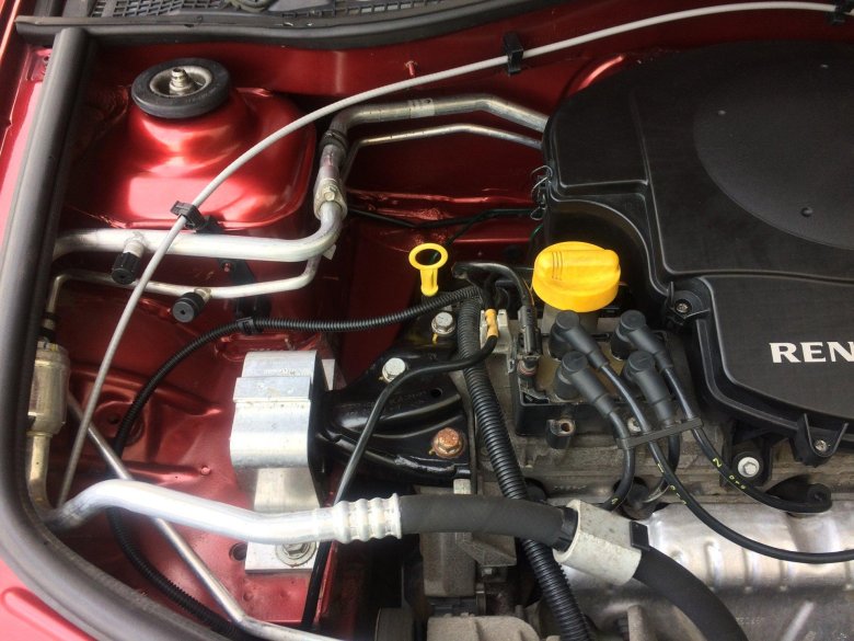 Подкапотка рено логан 1.4