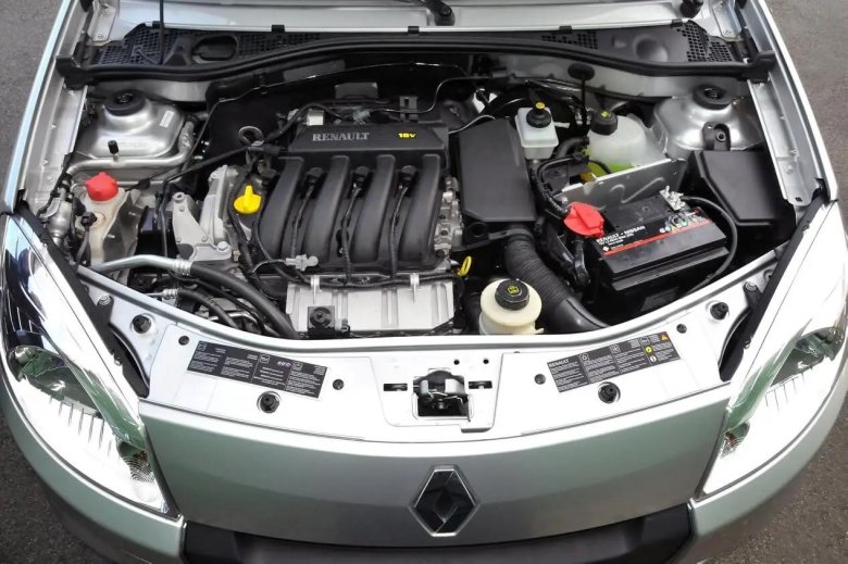 Моторный отсек рено логан 1.6