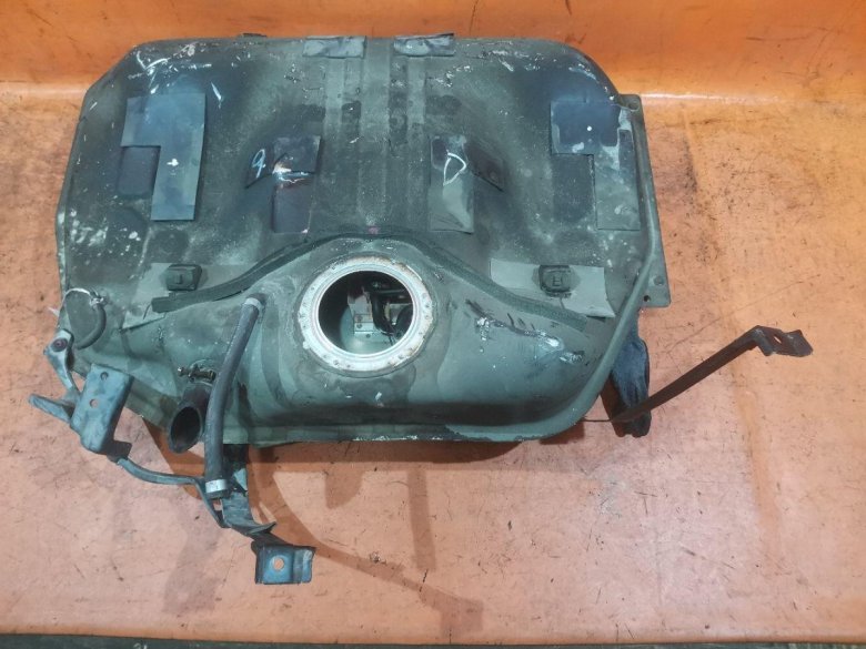 Бензобак королла е120