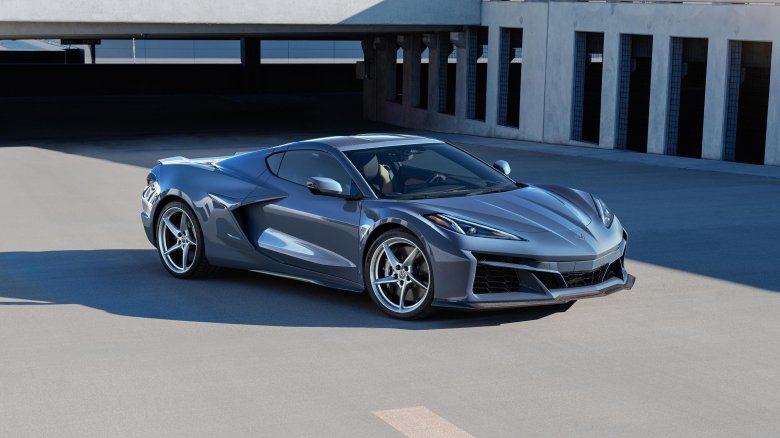 Chevrolet corvette e-ray 2024
