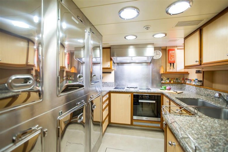 Роскошная яхта