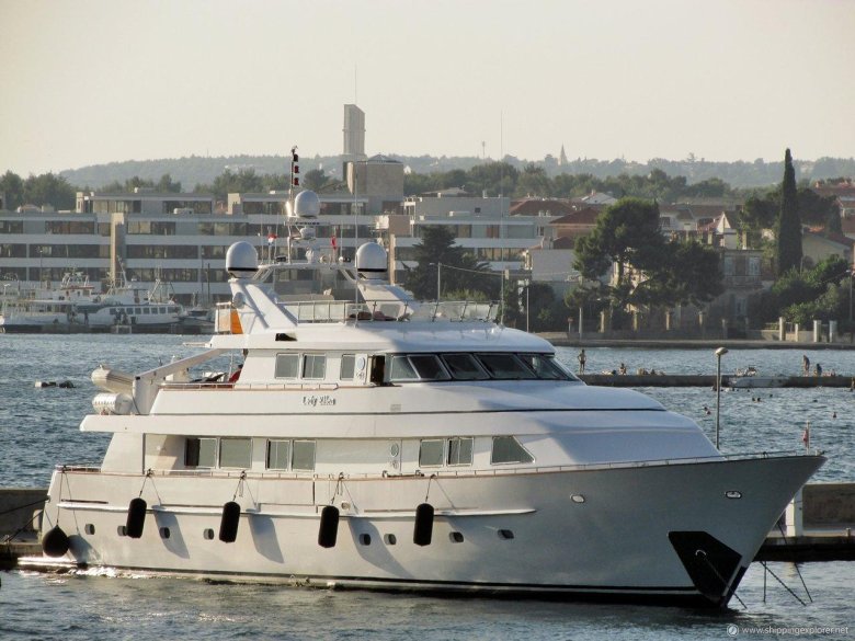 Моторная яхта