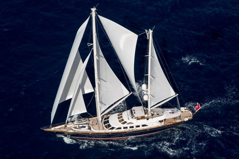 Perini navi 40 m yacht