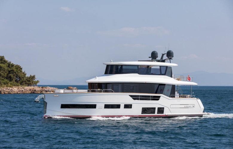 Моторный катамаран