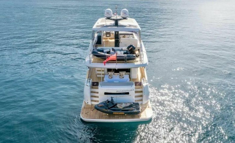 Моторная яхта