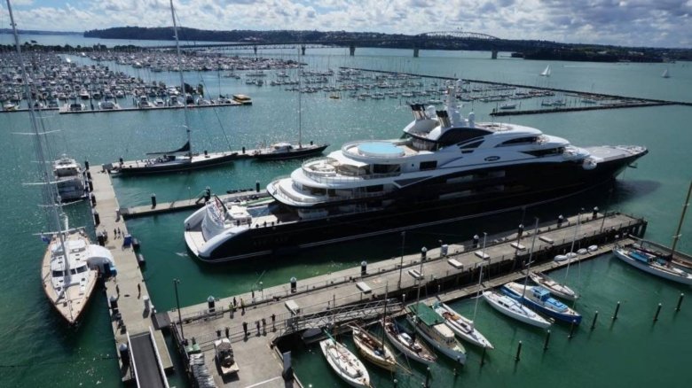 Шефлер юрий яхта serene