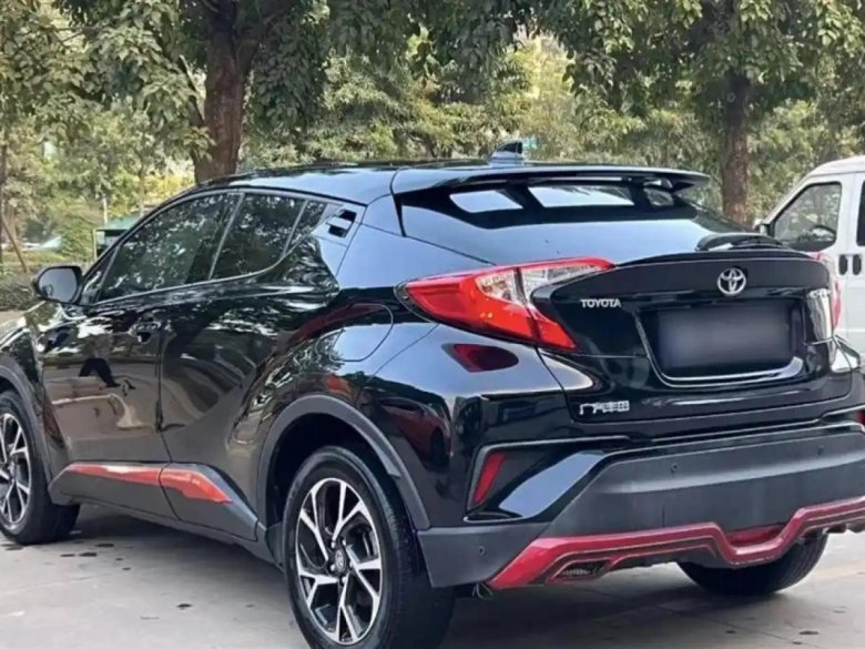 Черная тойота