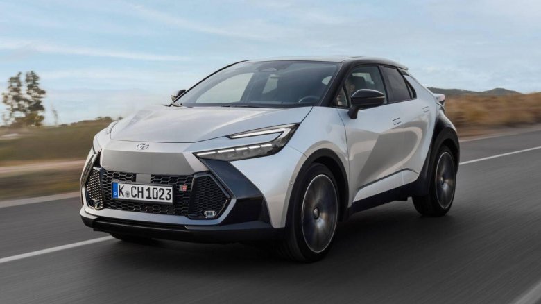 Тойота chr 2023