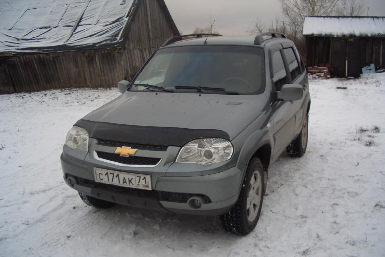 Шевроле нива серая