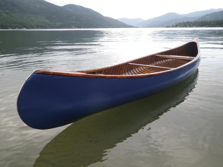 Canoe лодка