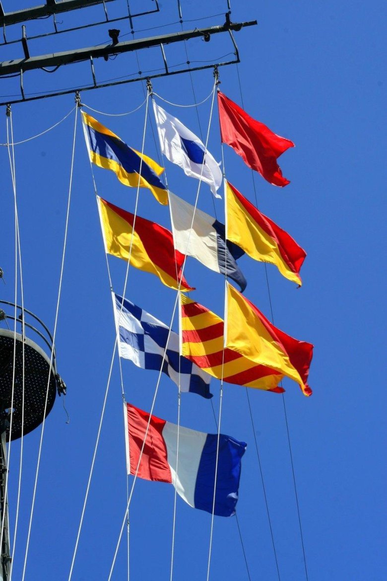 Флаги расцвечивания на кораблях