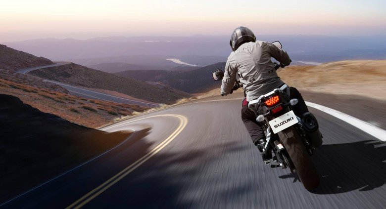 Мотоцикл на дороге