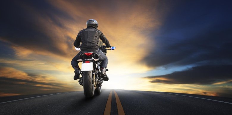 Мотоцикл на дороге