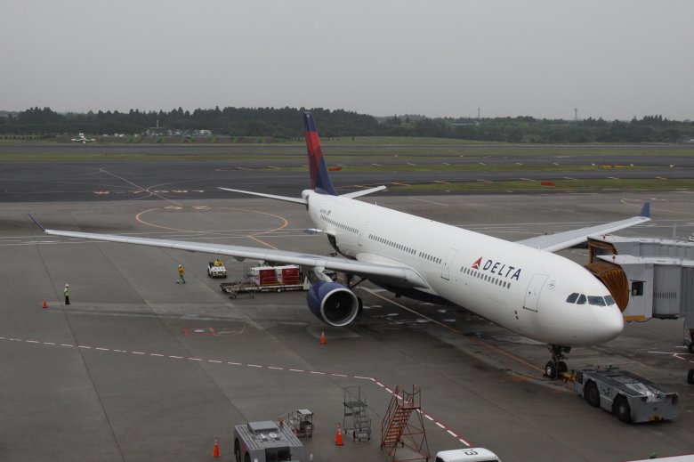 Airbus a330-200 delta air lines