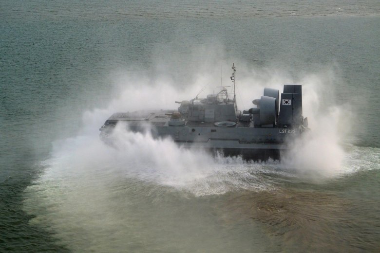 Десантные катера на воздушной подушке проекта 12061