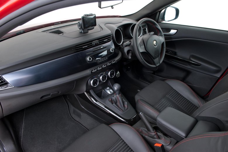 Alfa romeo giulietta интерьер