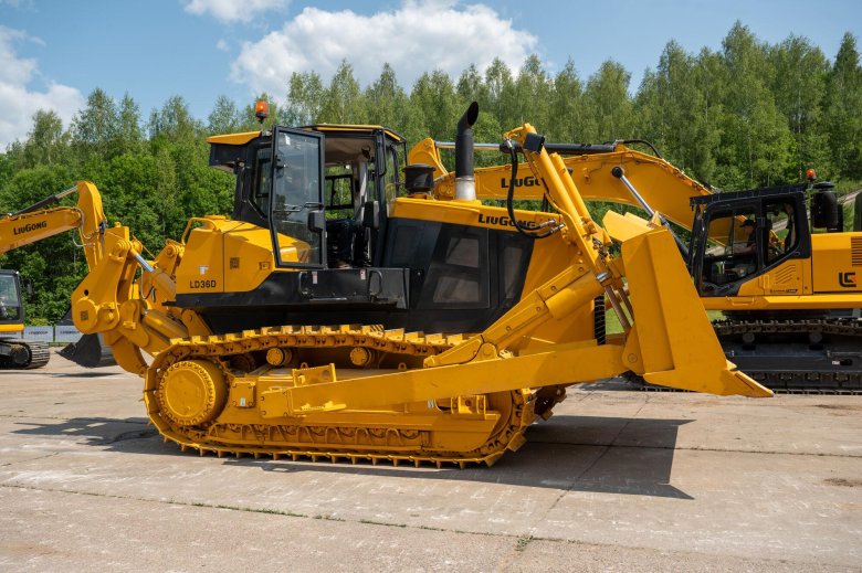 Бульдозер shantui sd32