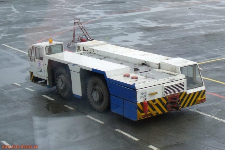 Аэродромный тягач белаз-74270