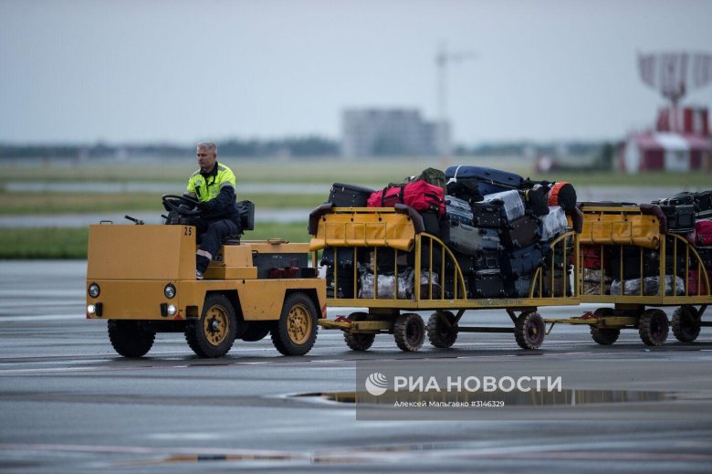 Носильщика в аэропорту домодедово