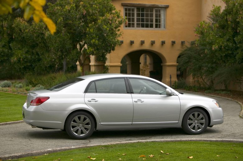 Toyota avalon 2010 седан